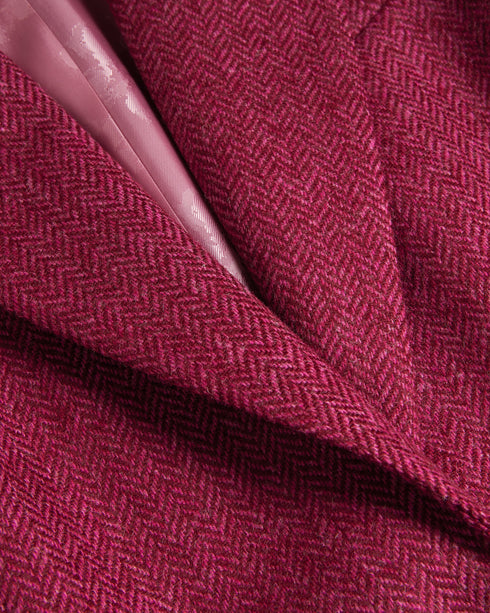 ALLYAAH-Jackets-Classic yet contemporary, ALLYAAH is crafted from luxurious 100% wool with a timeless herringbone texture. With its relaxed fit, this blazer strikes the perfect balance between comfort and style that'll fit right in to your daily rotation. Blazer 100% wool Herringbone texture Notched lapel Pockets Button fastening Relaxed fit- Ted Baker Romania